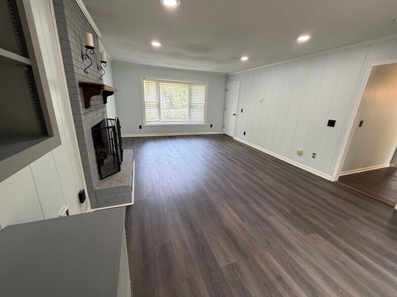 Building Photo - 3246 Woodside Ave