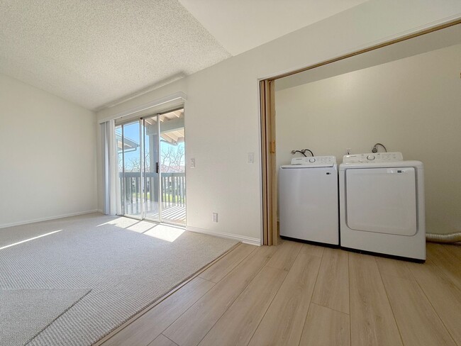 Building Photo - 1 Bed + 1 Bath Condo with 1 Carport