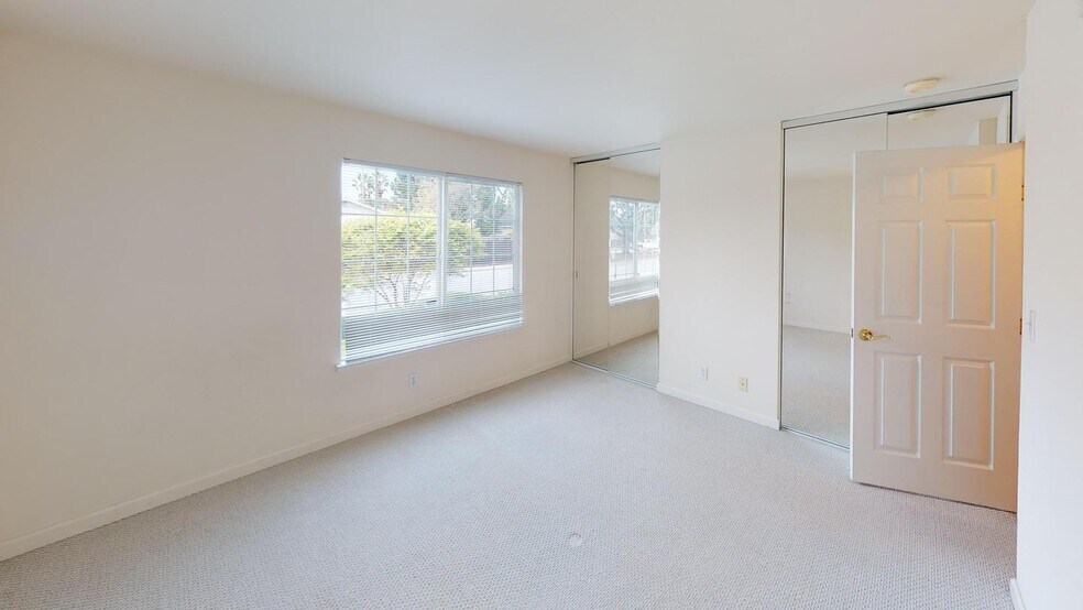 Building Photo - 602 Teredo Dr