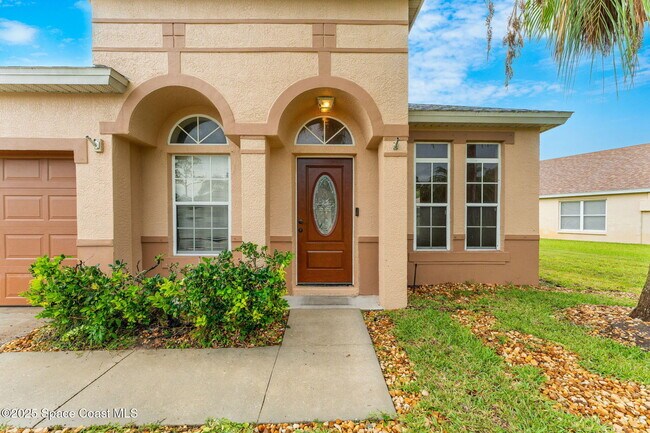 Building Photo - 1774 Sun Gazer Dr