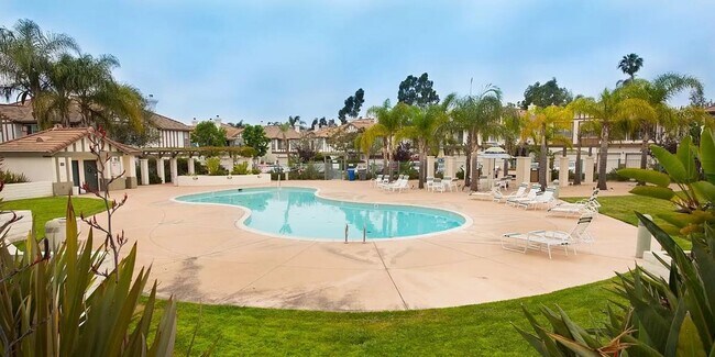 Building Photo - Encinitas Gem: Stunning 2 Bed 2.5 Bath Tow...