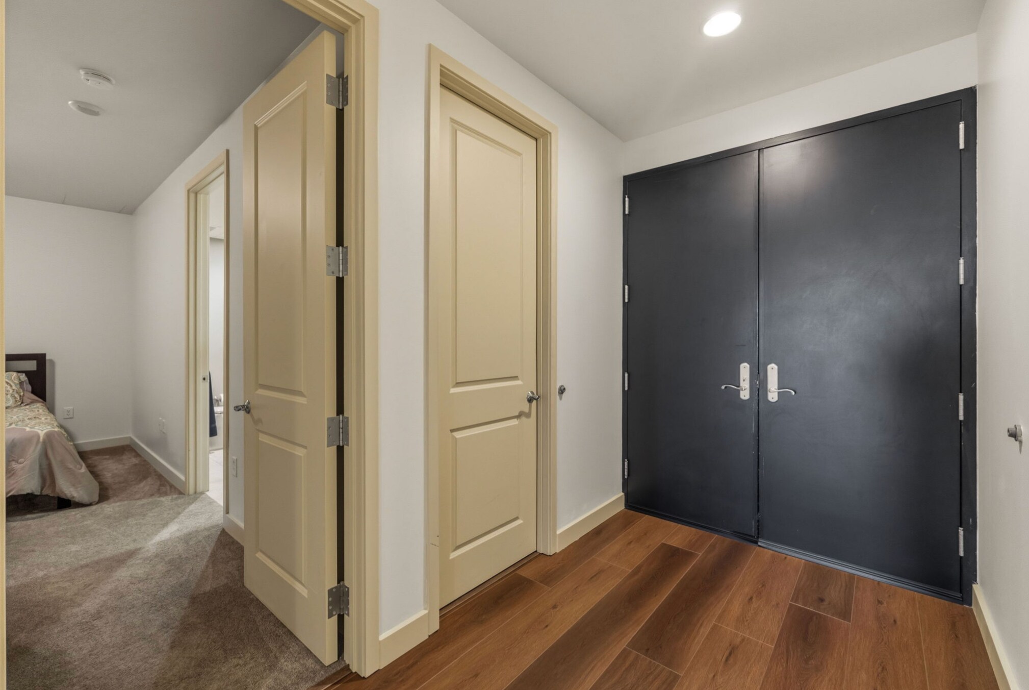 Building Photo - 700 W 31st St