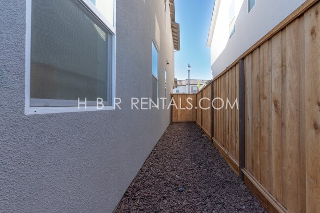 Building Photo - BRAND NEW CONSTRUCTION: Spacious 5-Bed San...