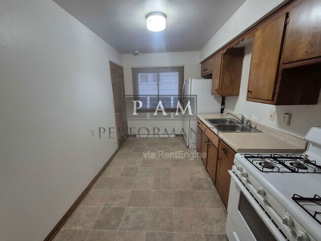 Building Photo - 2155 S 102nd St