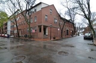 Building Photo - 27 Melrose St