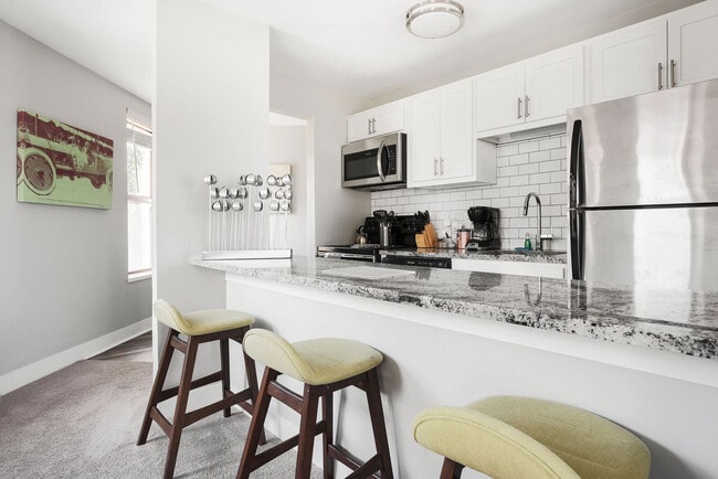 Building Photo - 615 N East St