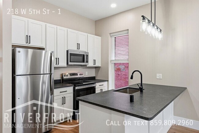 Building Photo - 218 W 5th St