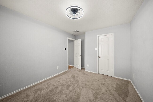 Building Photo - 62 Rookwood Ct