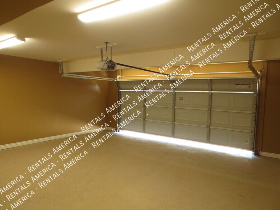 Building Photo - 238 E Ellis Dr
