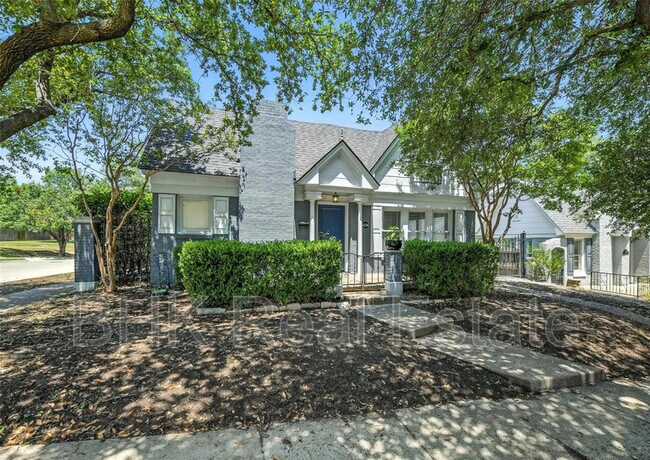 Building Photo - 4036 Dexter Ave