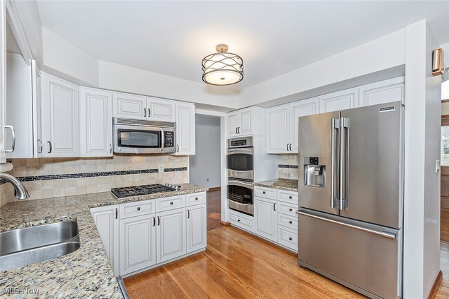 Building Photo - 6235 Sunnywood Dr