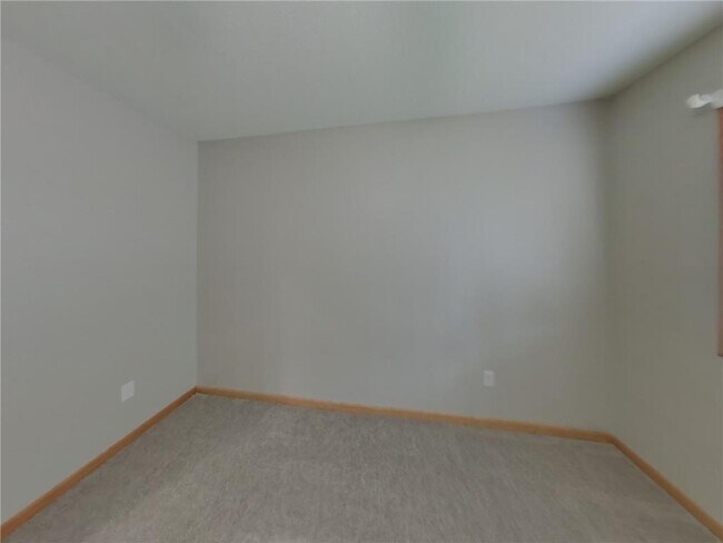 Building Photo - 516 Lincoln Dr NE