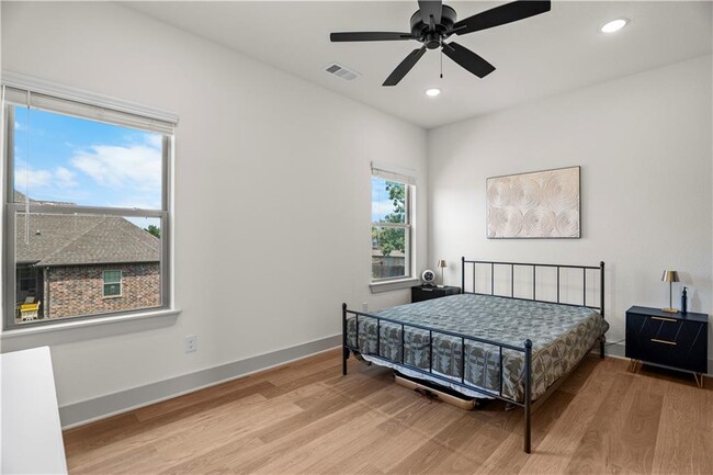 Building Photo - 3200 SW Rosemont Ave