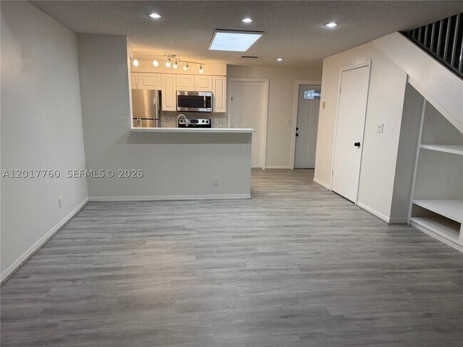 Building Photo - 1561 Sorrento Dr