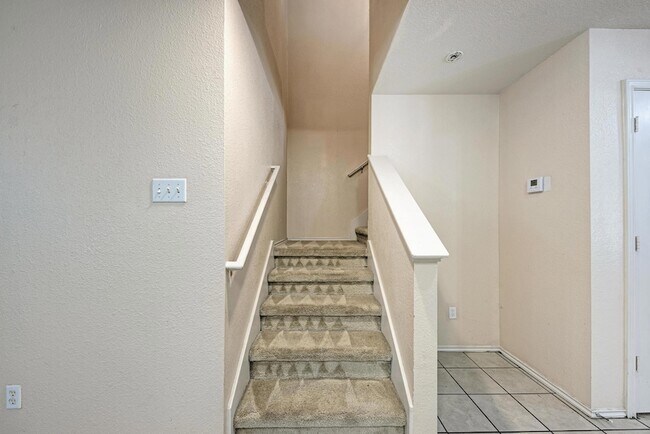 Building Photo - 1508 Big Bend Dr