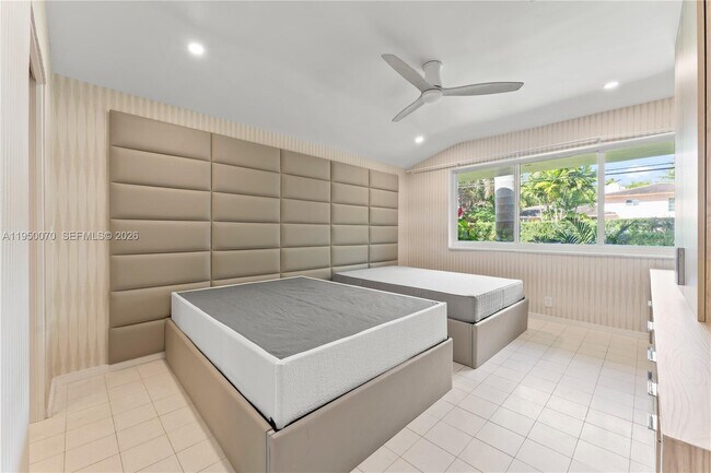 Building Photo - 1250 NE 87th St