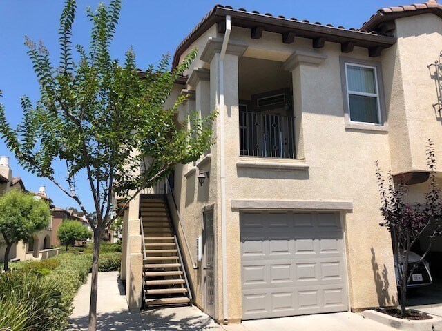 Building Photo - Sabre Springs 2 BR, 2 BA Townhome w/Garage