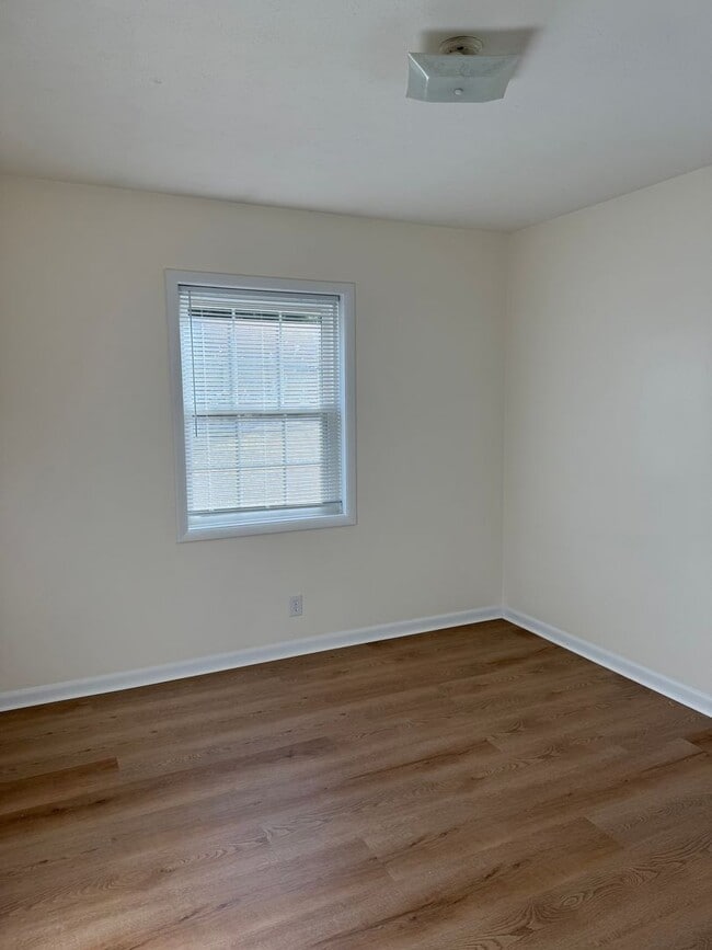 Building Photo - Available NOW-  103 Meadowlark-1/2 Off the first month rent with a 12-month lease