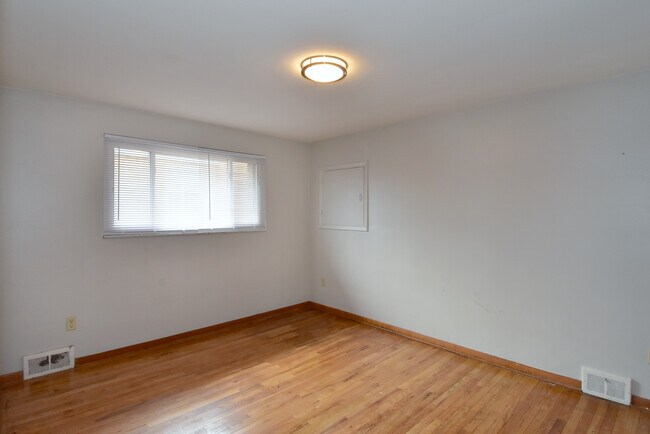 Bedroom #2 - 3101 Clermont Ave