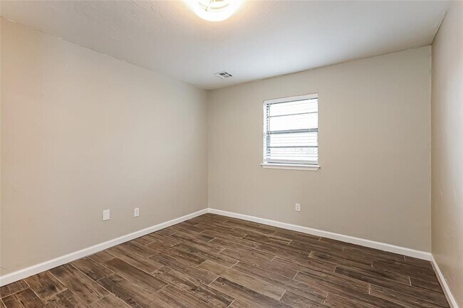 Building Photo - 7301 Skylark Ln