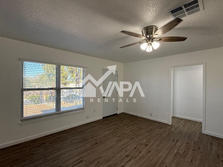 Building Photo - 154 Frances Jean Dr