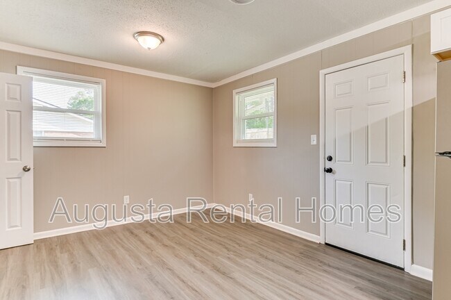Building Photo - 2328 Prague Ct