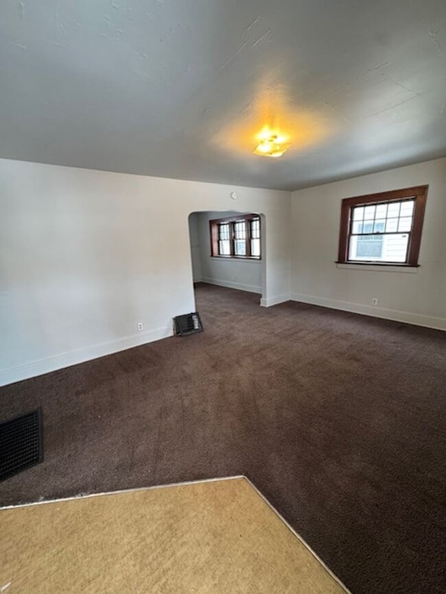 Building Photo - 922 Hamilton Ave