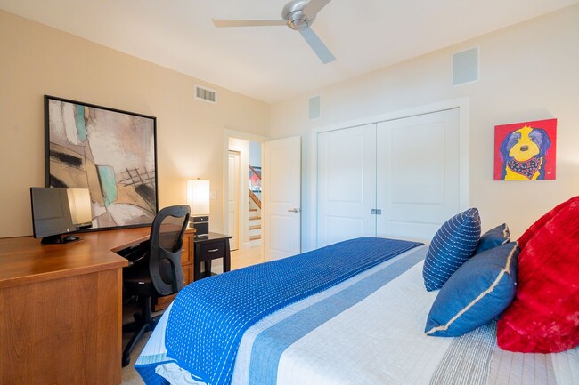 Building Photo - PRIVATE POOL - 2 BEDROOMS PLUS DEN