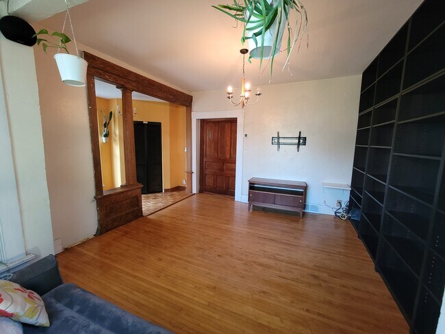 Building Photo - 1312 Jenifer St