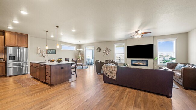 Building Photo - Move-In Ready West Richland Rental – 3-Car Garage, Fenced Yard, Hot Tub Included