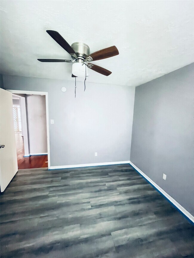 Building Photo - 6406 Bayou Crest Dr