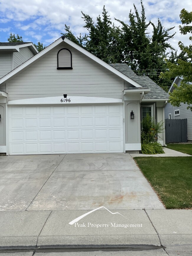 Building Photo - 6196 W Villa Park St