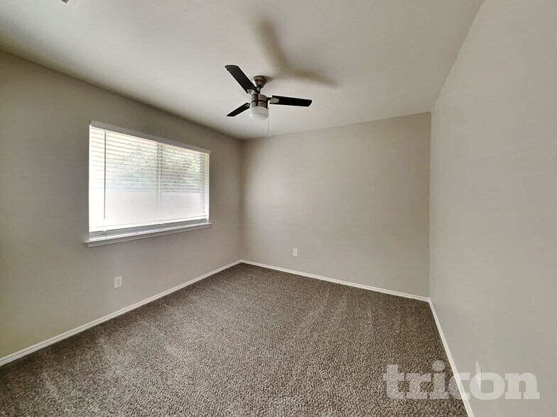 Building Photo - 1602 Canary Island Ct