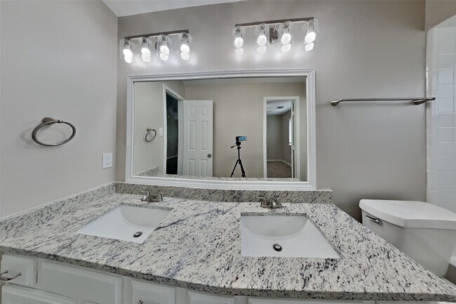 Building Photo - 16306 Ash Point Ln