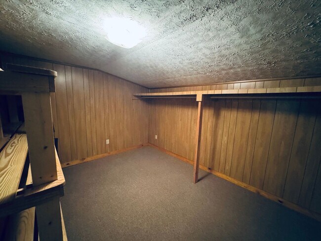 Building Photo - One Level Country Living