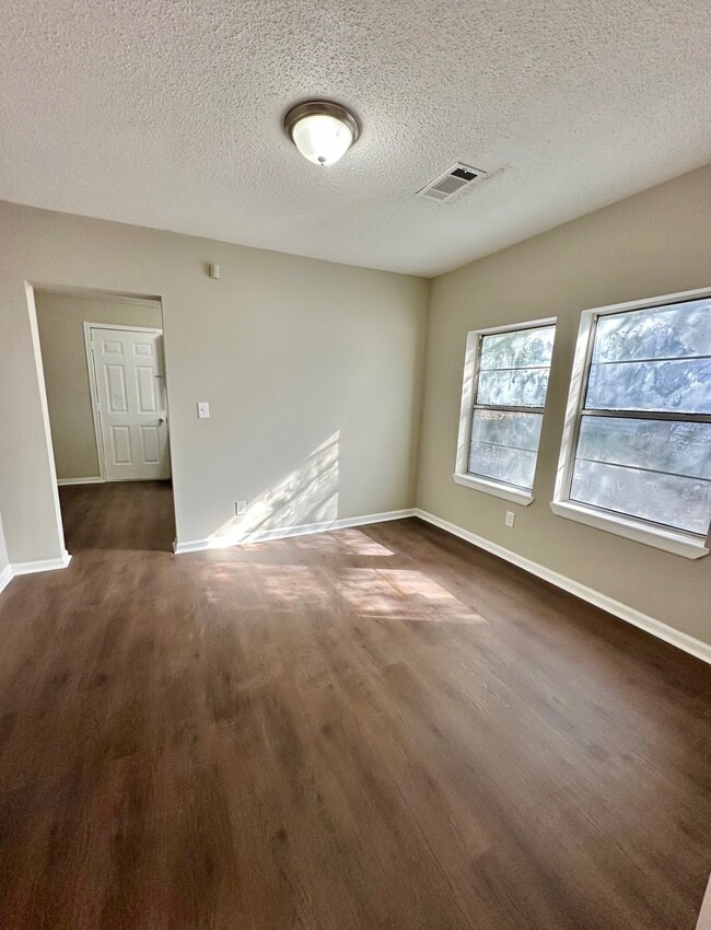 Building Photo - 941 47th Pl N