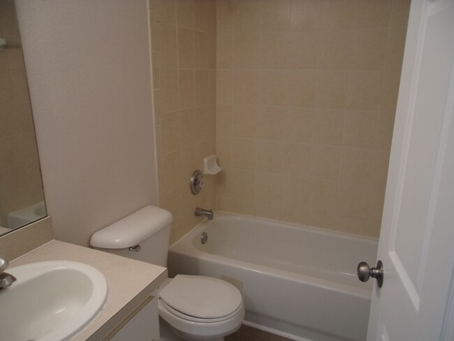 Building Photo - MOVE-IN SPECIAL!!