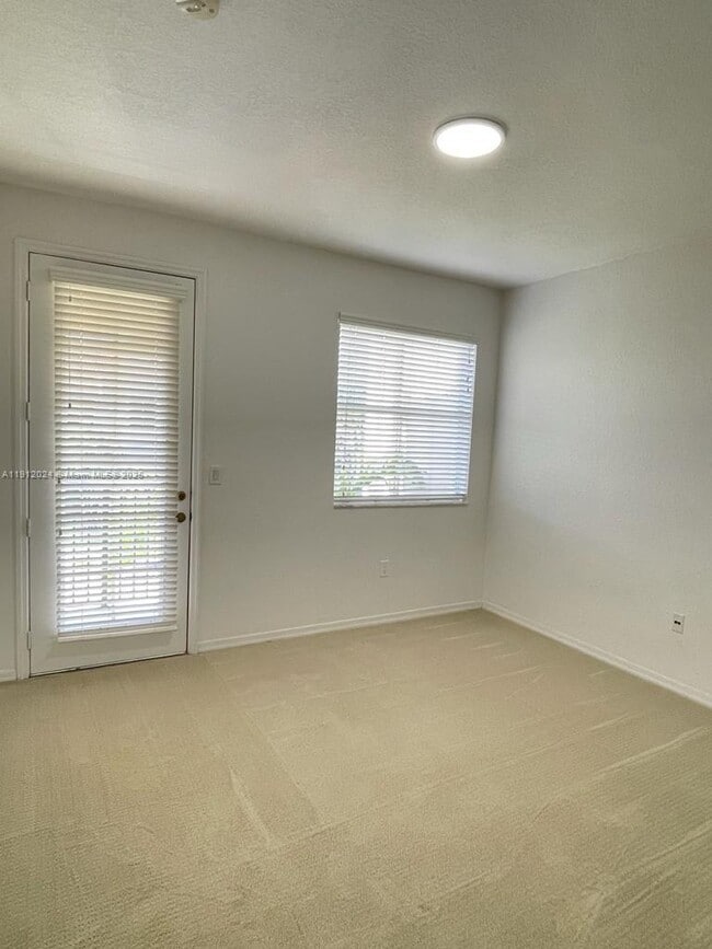 Building Photo - 14934 SW 41st Ln