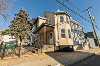 Building Photo - 407 Somerset St