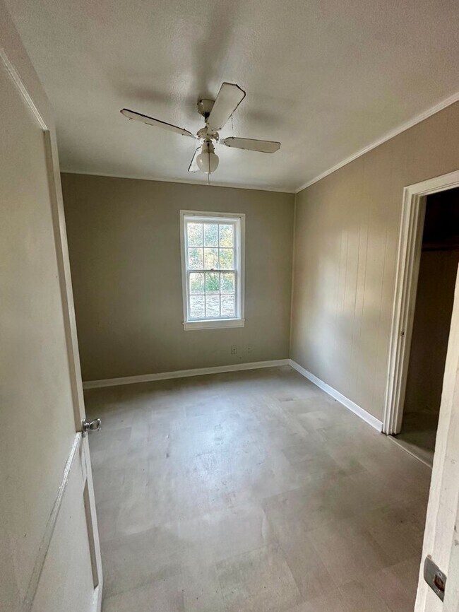 Building Photo - 3 Bed 1 Bath House
