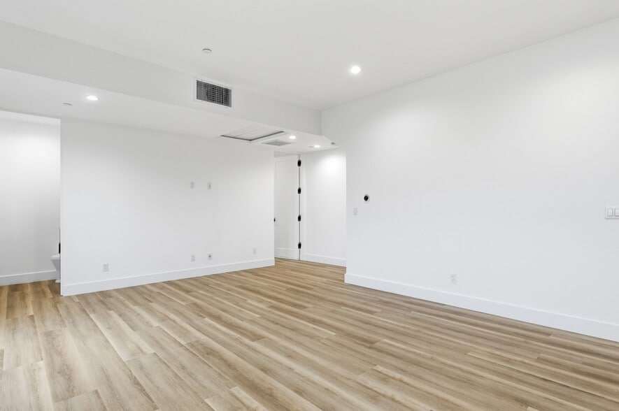 Building Photo - 5805 Kester Ave