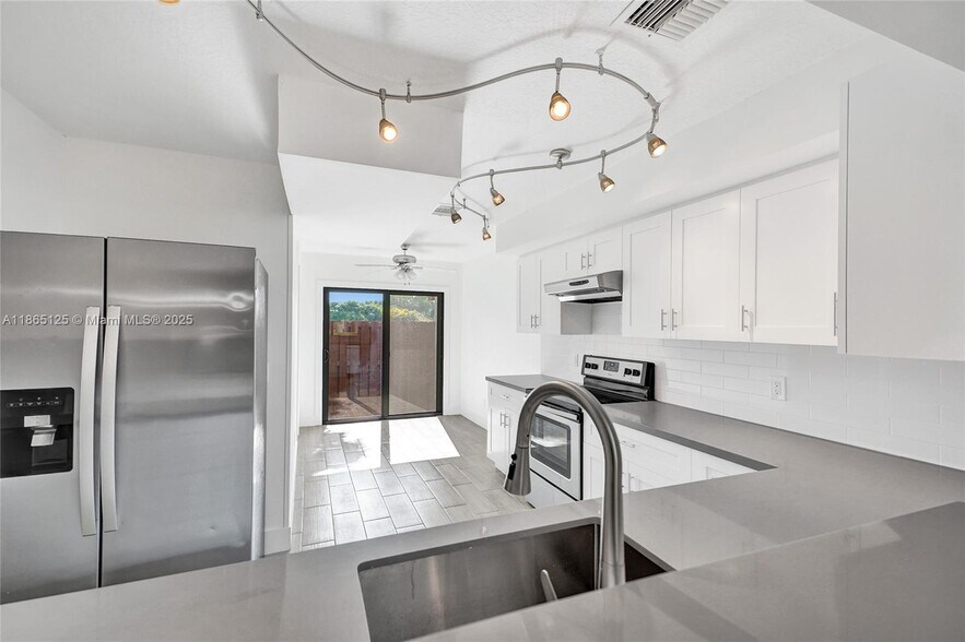 Building Photo - 4163 SW 85th Ave