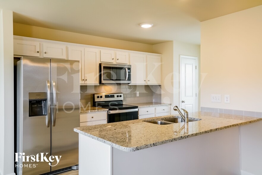 Building Photo - 84 Winter Red Wy