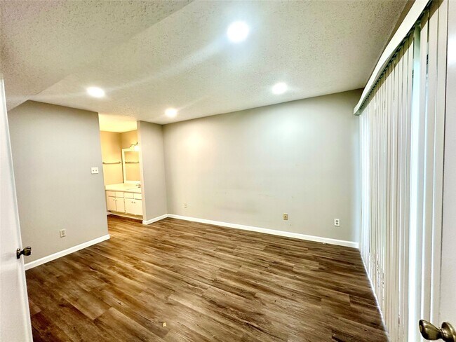 Primary Photo - 2611 Grants Lake Blvd