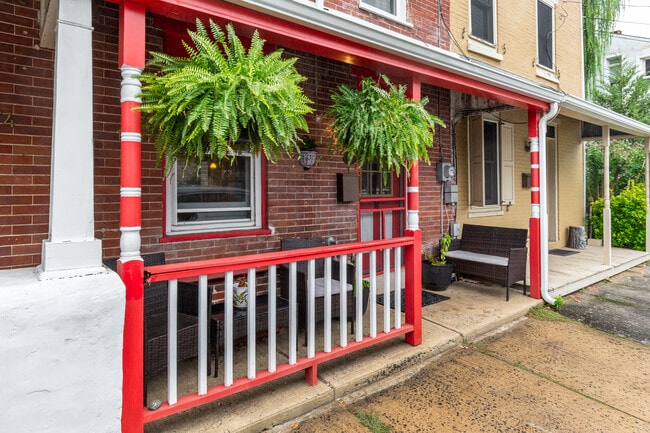 Building Photo - 76 Coryell St