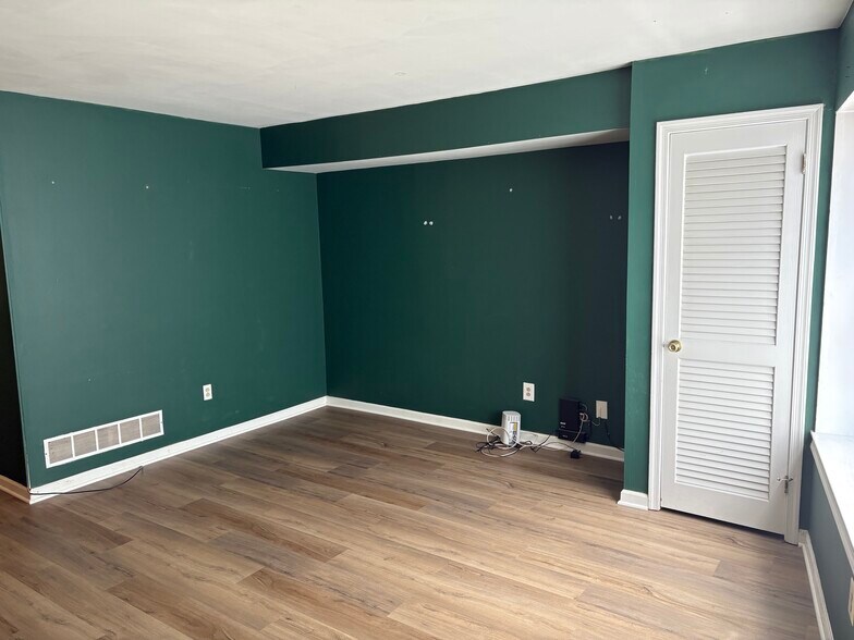 living roomlivi - 203 Rock St