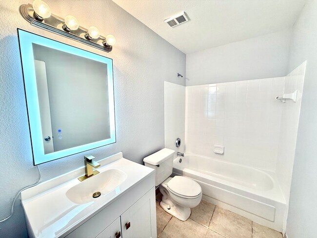Building Photo - Two  bedroom and two bathroom condo with lakeview balcony