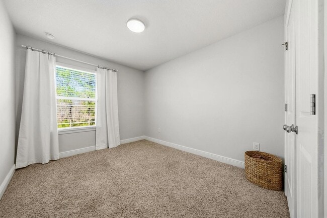 Building Photo - 25 Crossing Ln