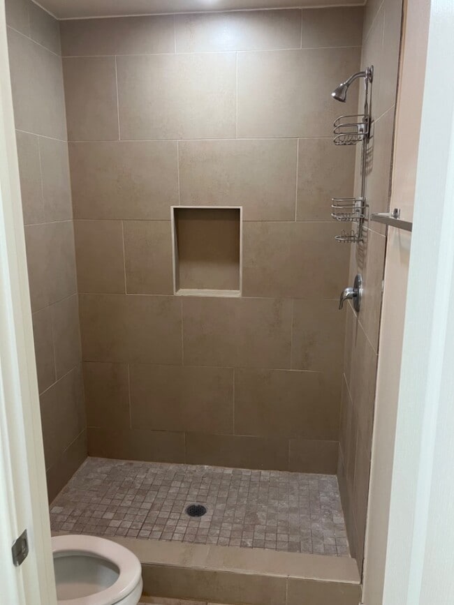 Building Photo - 5611 Montevista Dr