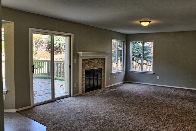Building Photo - 4 bed 3 bath Stonegate home across from park